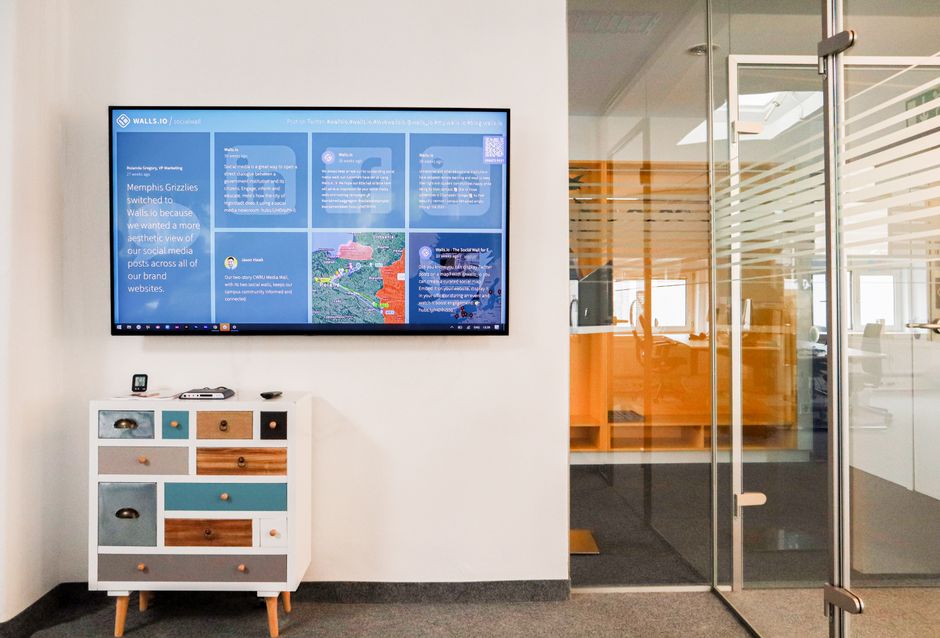 Digital Signage — Salon Screens